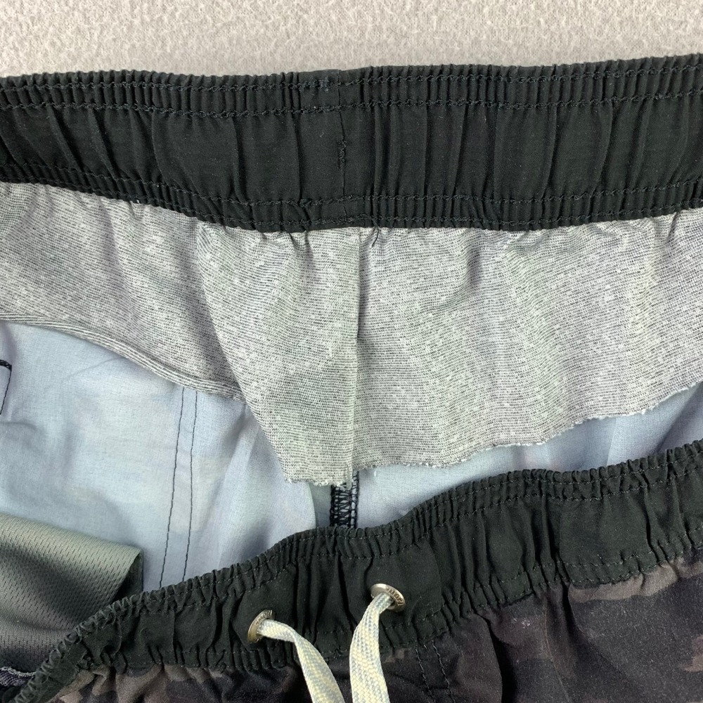 vuori Kore Short 7" Mens Medium Camo Athletic Gym Training Distressed - Picture 5 of 11